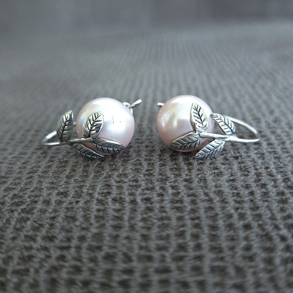 Annika Witt Pink🩷 Pearl And Leaves🍃 Earrings - Picture 6 of 16